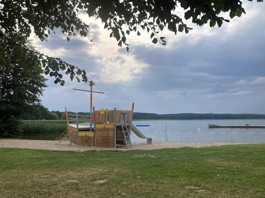 Gemuetliches Holzhaus Am See Warin Экстерьер фото